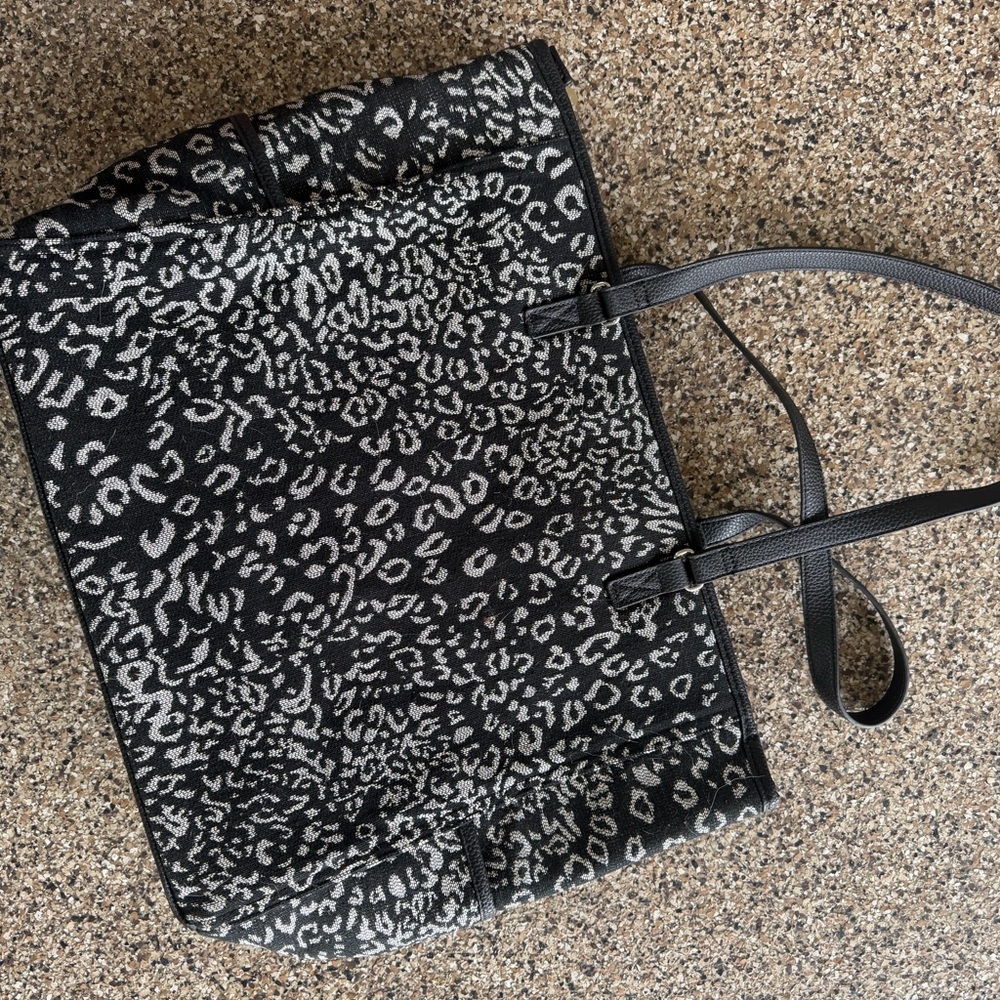 thirty-one Black and White Leopard Jacquard Tote